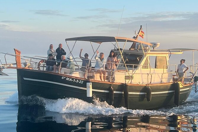 2-Hour Excursion in Search of Dolphins/ Includes Drink and Snacks - Two hours at sea: what it really feels like