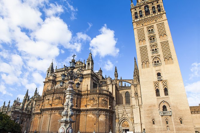 Alcazar, Cathedral and Giralda Guided Tour with Priority Tickets - What you see: Cathedral, Giralda, and Royal Alcázar, stitched into one story