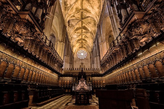 Alcazar, Cathedral and Giralda Guided Tour with Priority Tickets - Pace, listening, and why the guide style matters