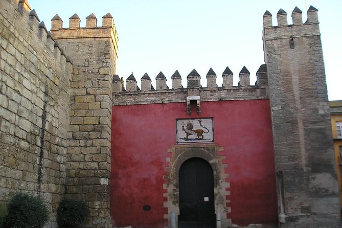 Alcazar, Cathedral and Giralda of Seville with entrance fee included - Practical comfort for a 2-hour 30-minute Seville day