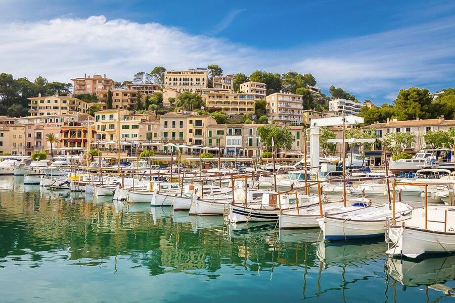 Alcudia/Marratxi: Valldemossa & Soller Tour by Tram & Bus - Guide-led flow and why it matters when roads get tight