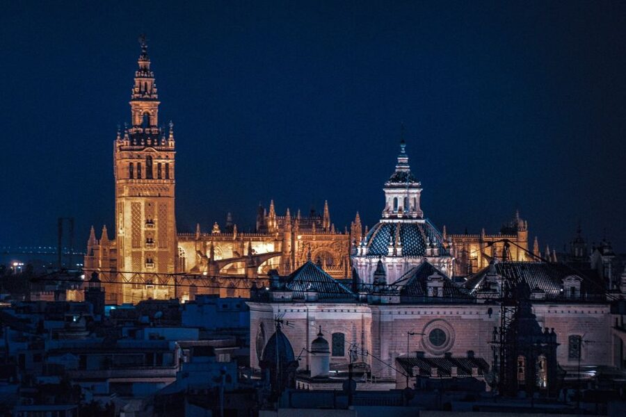 Algarve: Seville Full-Day Shopping and Sightseeing Tour - Maria Luisa Park, then the Royal Alcázar and Cathedral
