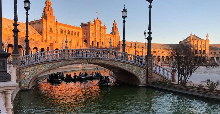 Algarve: Seville Full-Day Shopping and Sightseeing Tour - Getting oriented and then roaming: how the free time really helps