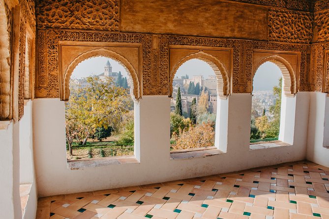 Alhambra and Generalife Skip-the-Line Ticket with Guide - Alcazaba: the oldest part and the shift from royal residence to fortress