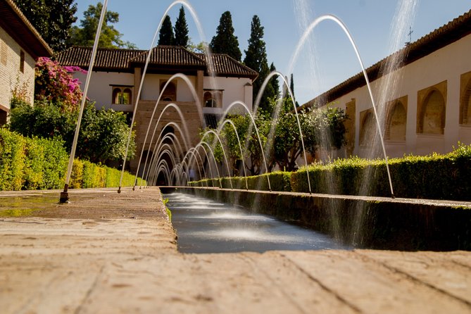 Alhambra and Generalife Skip-the-Line Ticket with Guide - Guide quality can change the day, and names to watch for