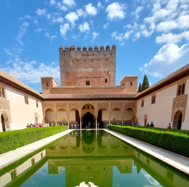 Alhambra and Nasrid Palaces Guided Tour with Tickets - Why a 3-hour Alhambra plan beats aimless wandering