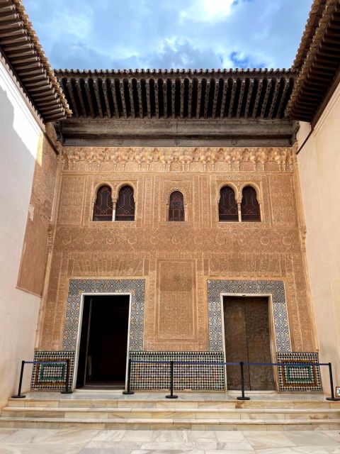 Alhambra and Nasrid Palaces Guided Tour with Tickets - Alcazaba of the Alhambra, walls you can almost hear