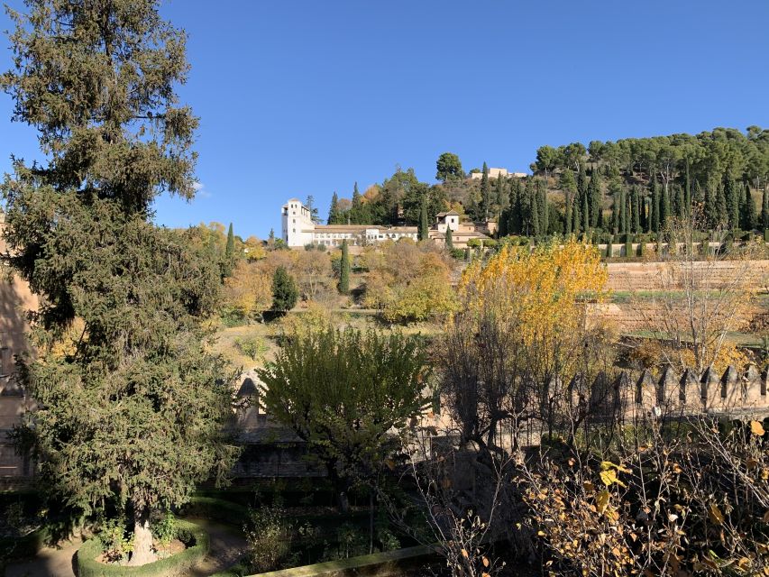 Alhambra and Nasrid Palaces Guided Tour with Tickets - Generalife gardens, views that feel like a break