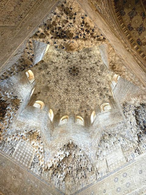 Alhambra and Nasrid Palaces Guided Tour with Tickets - What guides do differently, and why it shows up in reviews