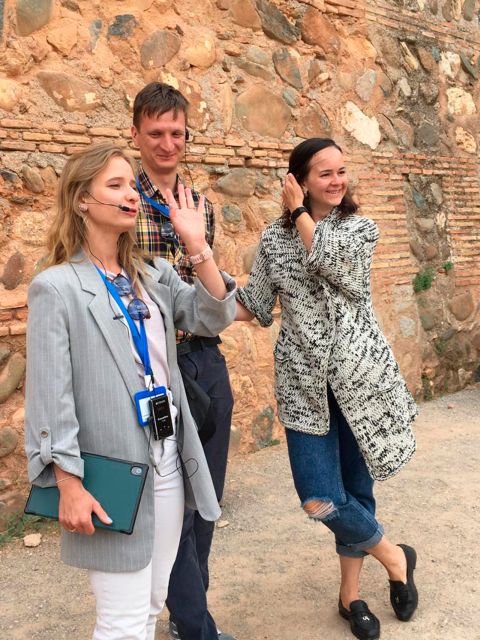 Alhambra and Nasrid Palaces Guided Tour with Tickets - Reserved tickets and a separate entrance, the real value