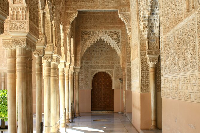Alhambra and Nasrid Palaces: Skip-the-line Ticket and Local Guide - The small-group feel, and how it shows up on the ground