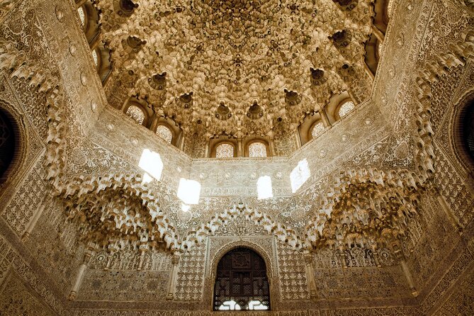 Alhambra and Nasrid Palaces: Skip-the-line Ticket and Local Guide - Meeting at P.º del Generalife, and why timing details matter