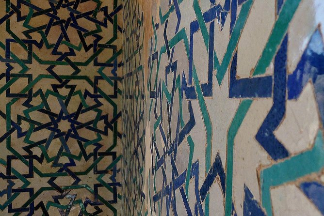 Alhambra &Charles Palace Guided Tour with Optional Nasrid Palaces - Optional Stop 4: Alcazaba Fortress, for the views and the grit