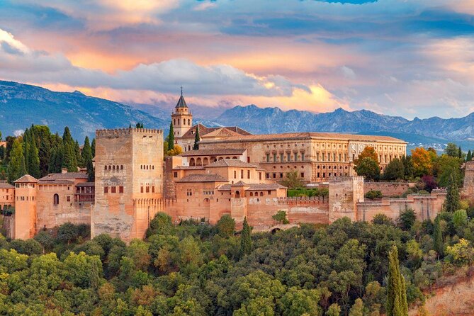 Alhambra Complete: Ticket Skip-the-Line Nasrid Palace and Generalife with Guide - Key things that make this tour work