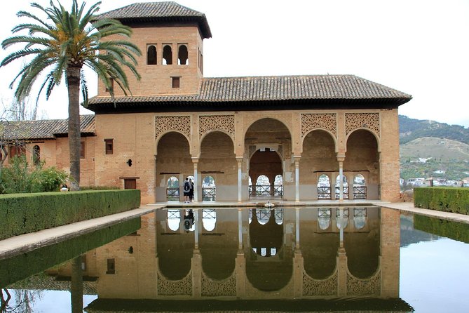 Alhambra Complete: Ticket Skip-the-Line Nasrid Palace and Generalife with Guide - Palace of Carlos V: a Renaissance contrast inside an Islamic palace fortress