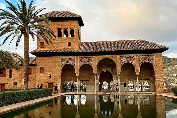 Alhambra Experience – Explore Nasrid Palaces & Generalife Gardens - Entering The Alhambra: Hours, Security Checks, and Your Biggest Timing Variable