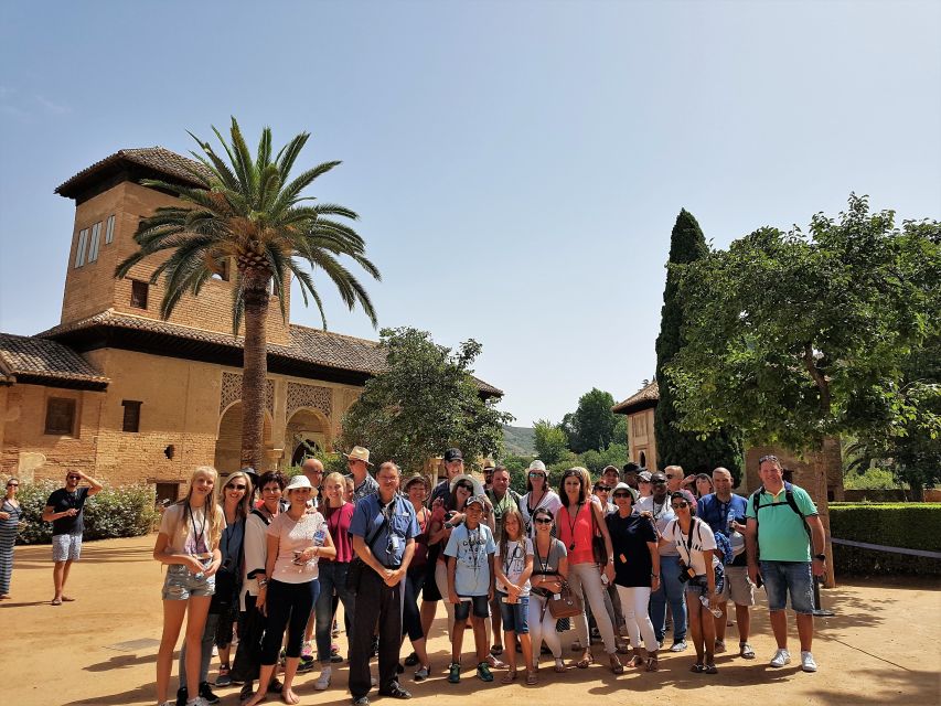 Alhambra: Generalife Gardens & Alcazaba Fast-Track Tour - Pacing, breaks, and photo stops without losing the thread