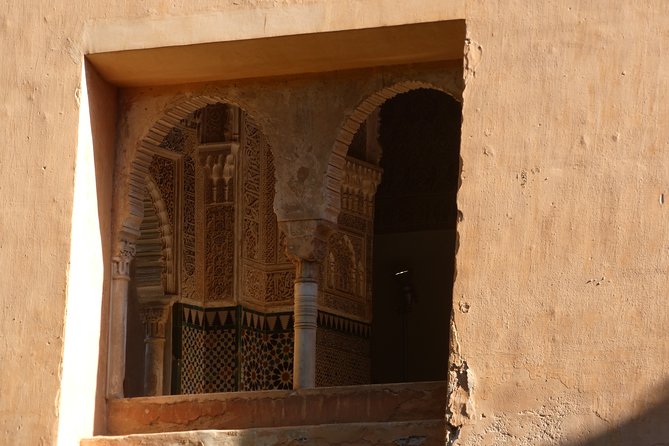 Alhambra & Generalife Skip the Line Premium Tour including Nasrid Palaces - Culture and context: what the best guides teach you without sounding like a textbook