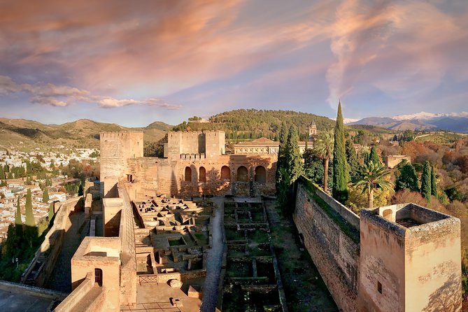 Alhambra & Generalife Skip the line Small Group including Nasrid Palaces - Key things to know before you go