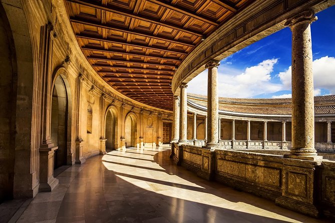 Alhambra & Generalife Skip the line Small Group including Nasrid Palaces - Nasrid Palaces: Comares, Mexuar, and the Lions rooms