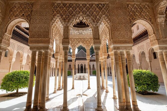 Alhambra Guided Tour & Albaicin Tour from Seville - The Albaicín walk, your best free time in Granada