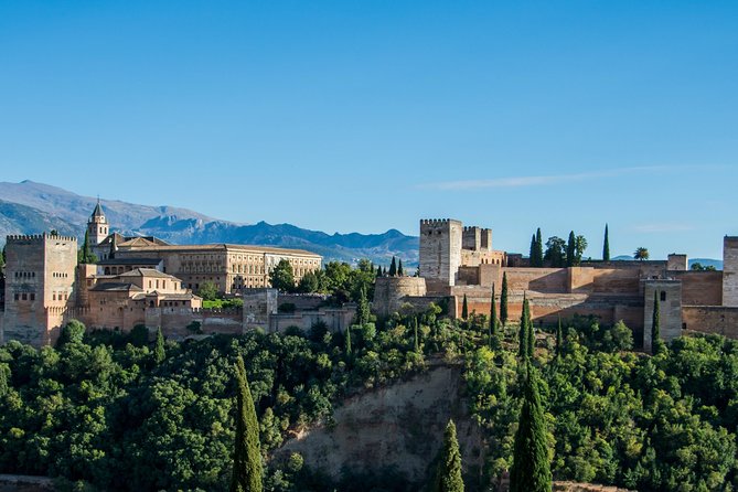 Alhambra Guided Tour & Albaicin Tour from Seville - What can change on the day: Alhambra schedules