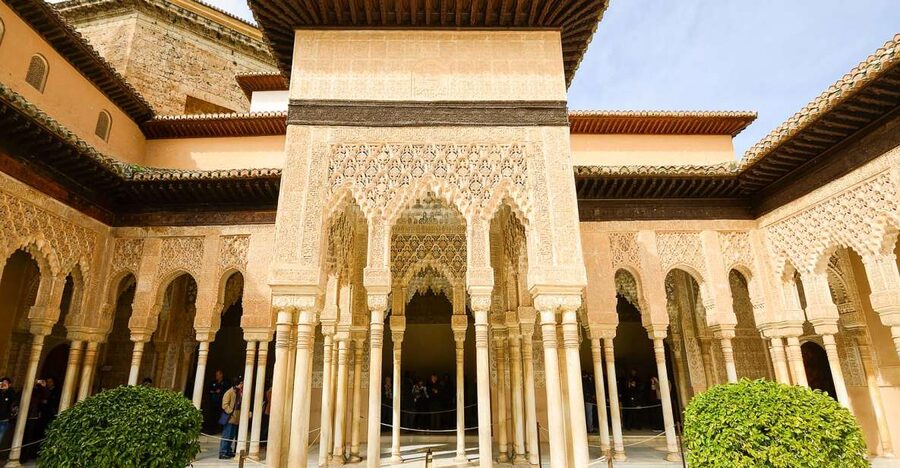 Alhambra, Nasrid Palaces, and Generalife 3-Hour Guided Tour - Charles V Palace: the contrast inside the same walls