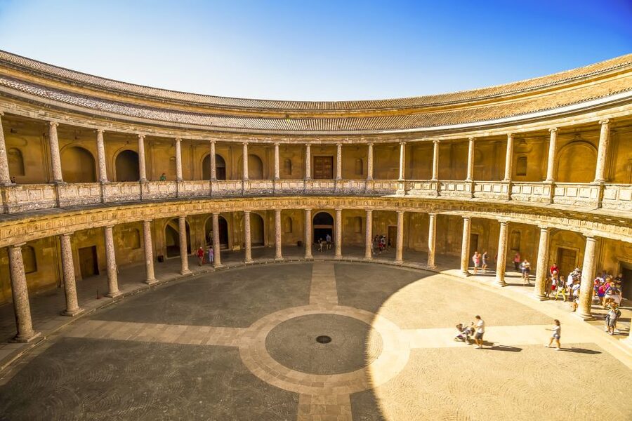 Alhambra, Nasrid Palaces, and Generalife 3-Hour Guided Tour - Check-in at the Welcome Visitor Center, and finding your group fast