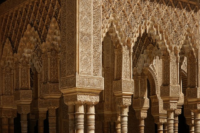 Alhambra, Nasrid Palaces, Generalife & Alcazaba Private Tour - Alcazaba: the Military Area in Around 15 Minutes
