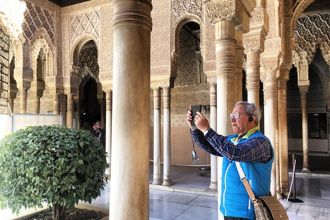 Alhambra: Small Group Tour with Local Guide & Admission - Alhambra overview on a timed walking route
