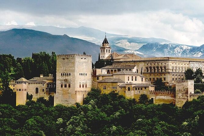 Alhambra Ticket Last Minute Deals - Meeting at Play Granada and getting your paper tickets