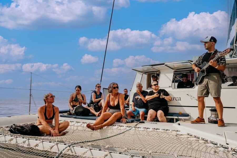 Alicante: Afternoon Cruise with Appetizer and Live Music - Boarding, the short presentation, and why timing matters