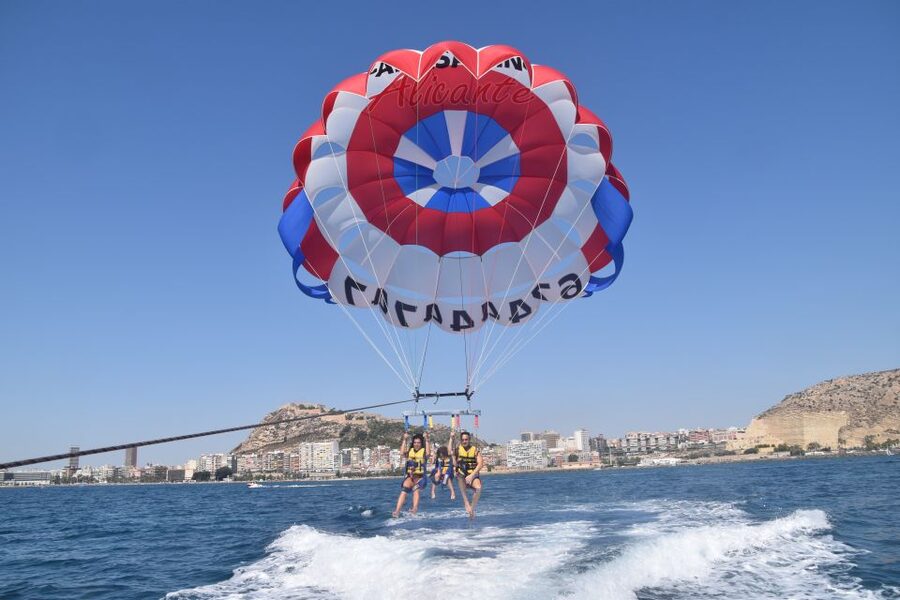 Alicante: Boat Trip and Parasailing Experience with Drink - Languages and group size: small enough to feel personal