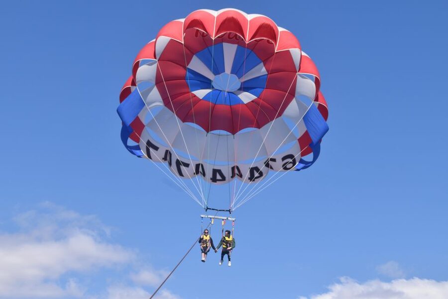 Alicante: Boat Trip and Parasailing Experience with Drink - The flight: 15 minutes at about 150 meters over the water