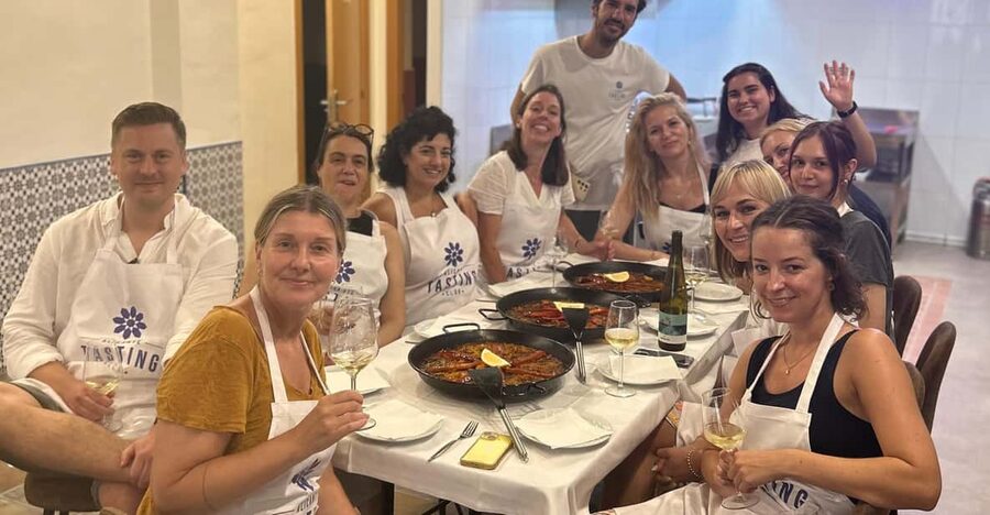 Alicante Paella Cooking Class, Tapas, Drinks and Market - Meat, seafood, and vegetarian or vegan options that actually get respected