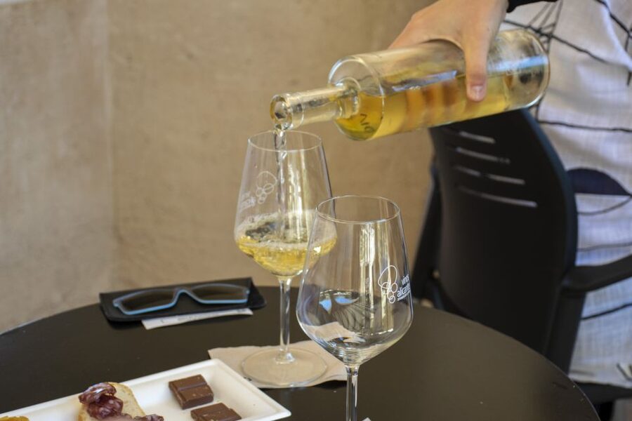 Alicante: Santa Bárbara Castle Wine Tasting with Cold Cuts - Cold cuts, olive oil, and bread: why the pairing matters