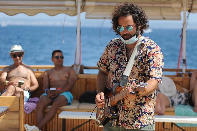 Barca Samba: The best boat experience in Mallorca - A 4-hour floating party with genuine sea time