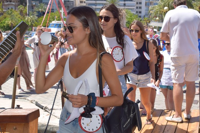 Barca Samba: The best boat experience in Mallorca - Live DJ and guitar onboard: the vibe and how it feels in real time