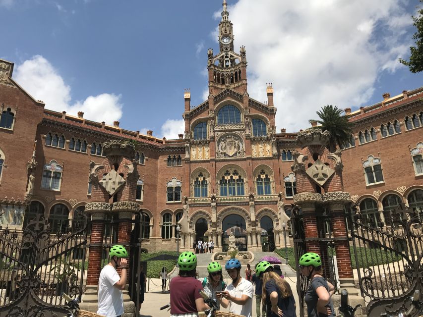 Barcelona: 1.5-Hour Sightseeing Tour by Bike/Electric Bike - Price and inclusions: why the $22 ticket can be good value