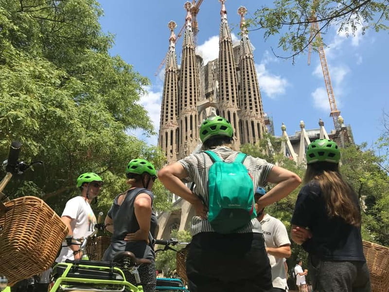 Barcelona: 1.5-Hour Sightseeing Tour by Bike/Electric Bike - From La Rambla to La Barceloneta: classic street energy, then sea air