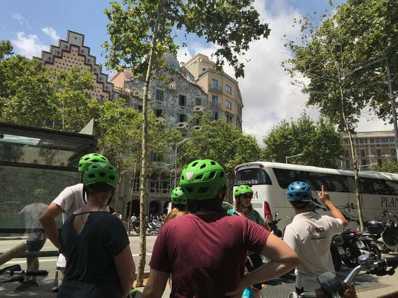 Barcelona: 1.5-Hour Sightseeing Tour by Bike/Electric Bike - Port Vell and the waterfront: iconic looks without a long commute
