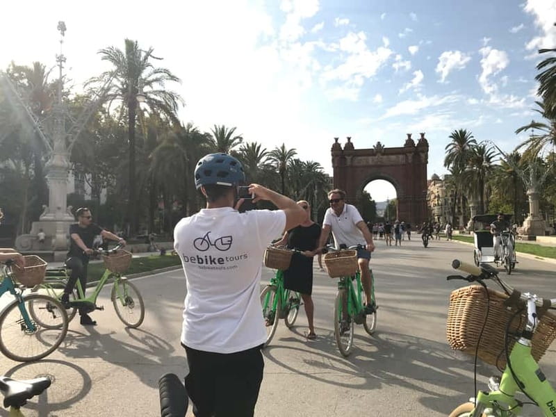 Barcelona: 1.5-Hour Sightseeing Tour by Bike/Electric Bike - Electric bike riding in Barcelona: comfort, cobblestones, and traffic flow