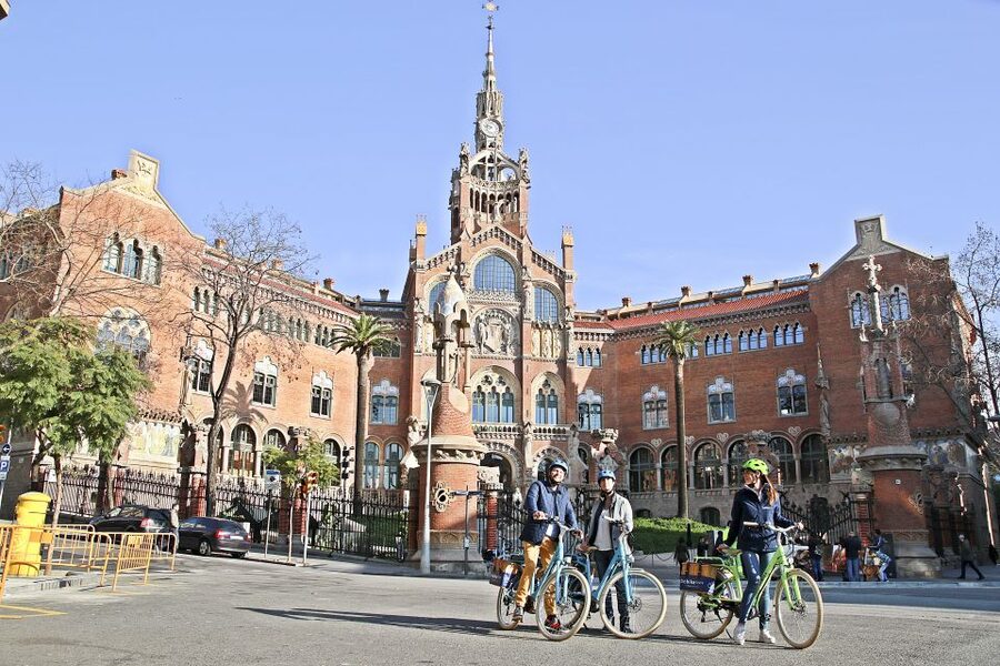 Barcelona: 2.5-Hour Bike or E-Bike Historical Tour - Key Points You’ll Care About