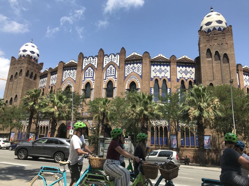 Barcelona: 2.5-Hour Bike or E-Bike Historical Tour - St. Mary of the Sea Cathedral and Plaça Sant Jaume: Power Points in the City
