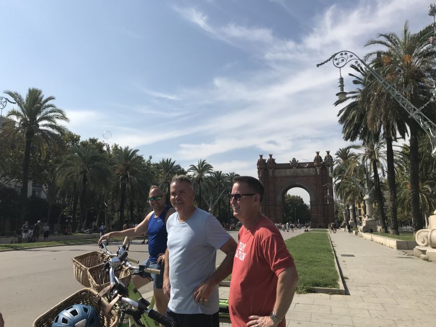 Barcelona: 2.5-Hour Bike or E-Bike Historical Tour - Gràcia’s Modernism: Casa Calvet, Casa Batlló, and La Pedrera