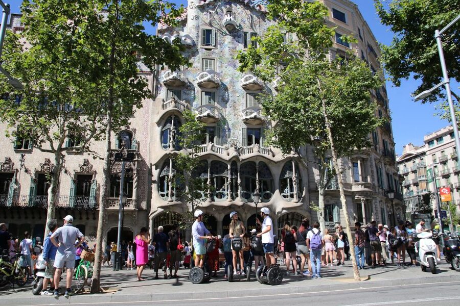 Barcelona: 2.5-Hour Gaudí Segway Tour - Passeig de Gràcia by Segway: Casa Milà (La Pedrera) to Casa Batlló