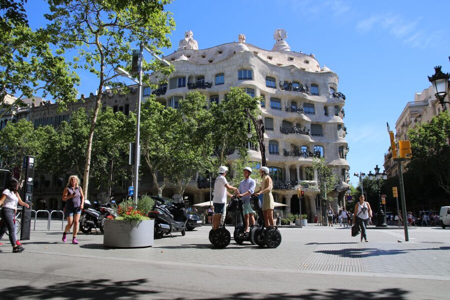 Barcelona: 2.5-Hour Gaudí Segway Tour - Timing, pacing, and group size: how this tour stays smooth in real traffic