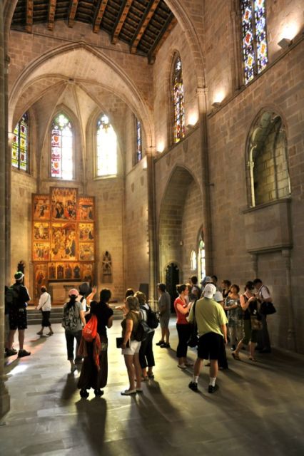 Barcelona 2-Hour Gothic Walking Tour - Barcelona Cathedral Cloister: More Than Just the Facade