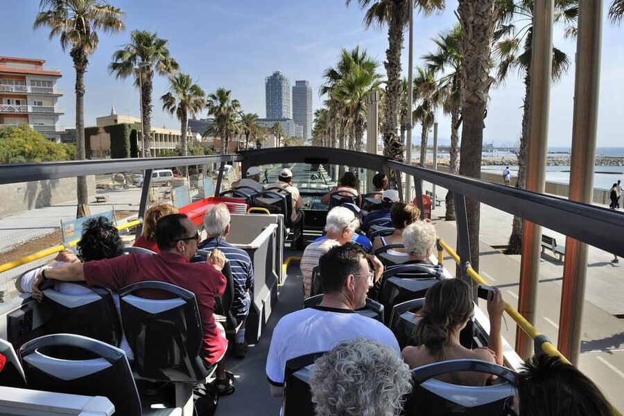 Barcelona: 24 or 48-Hour Hop-On Hop-Off Bus Tour - Entering the city through Plaça Catalunya and the green route
