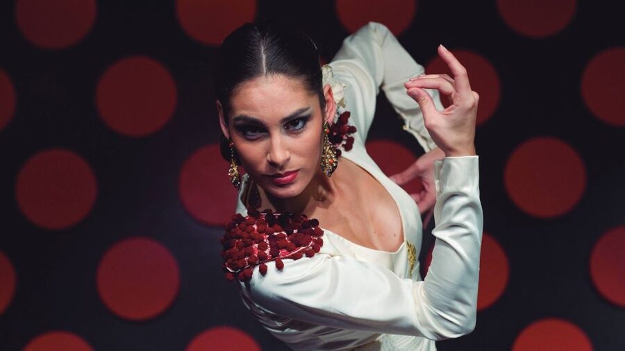 Barcelona: 4-Hour Tapas Evening Tour and Flamenco Show - Tablao Flamenco: The 40-Minute Performance That Does the Heavy Lifting